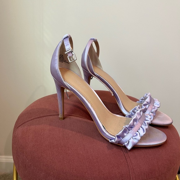 Woman’s heels - Picture 1 of 3